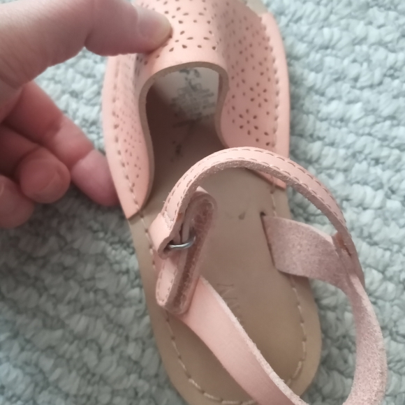 Old Navy Sandals Sz 9 - Picture 4 of 7